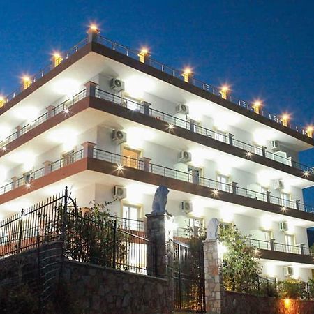 Mihalis Apartments Himarë Dış mekan fotoğraf