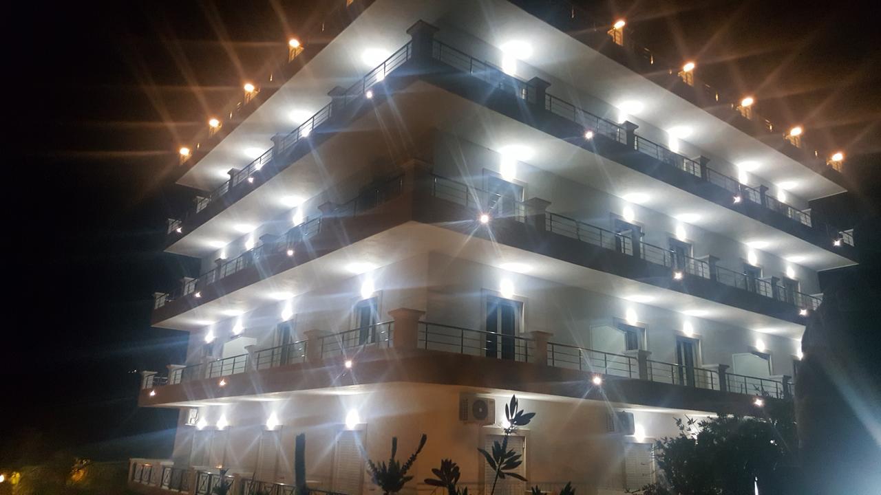 Mihalis Apartments Himarë Dış mekan fotoğraf