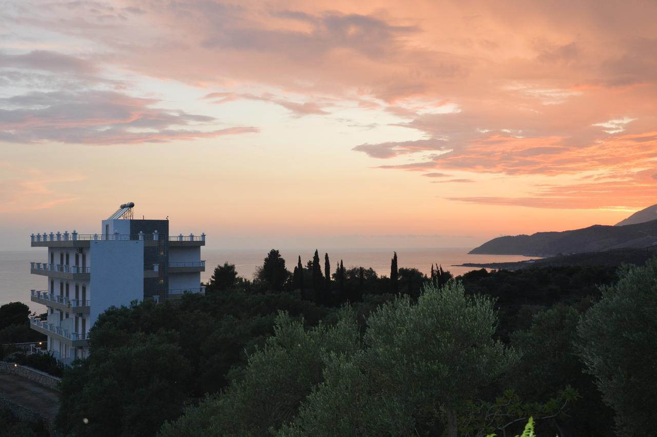 Mihalis Apartments Himarë Dış mekan fotoğraf