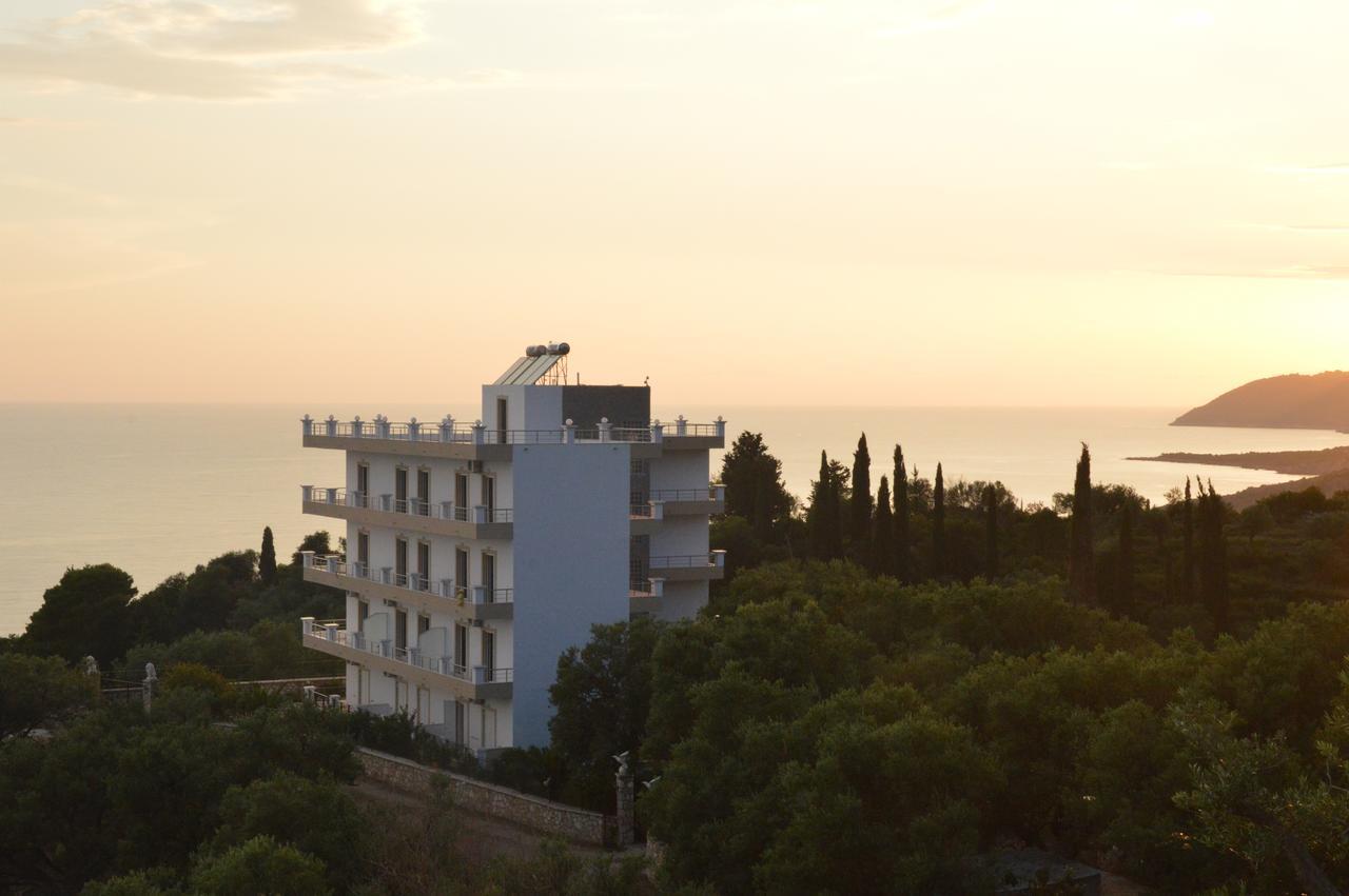 Mihalis Apartments Himarë Dış mekan fotoğraf