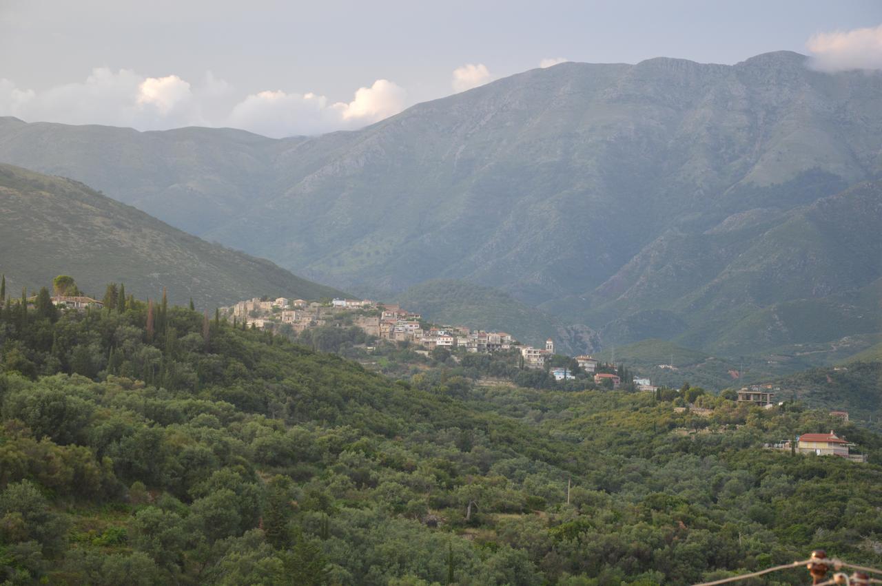 Mihalis Apartments Himarë Dış mekan fotoğraf