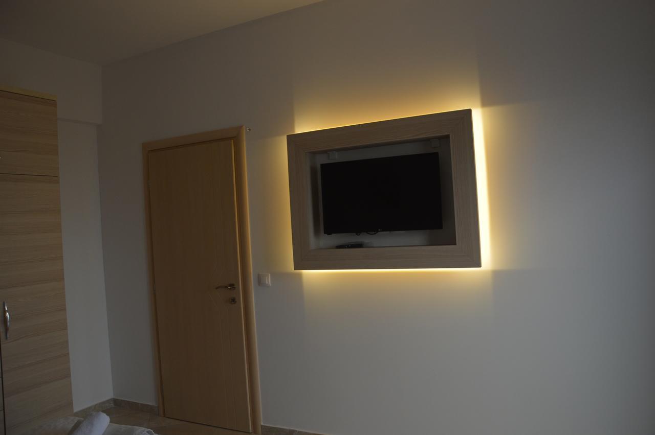 Mihalis Apartments Himarë Dış mekan fotoğraf