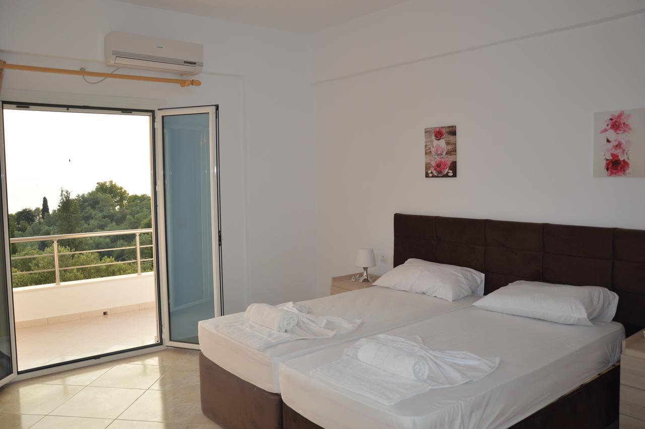 Mihalis Apartments Himarë Dış mekan fotoğraf