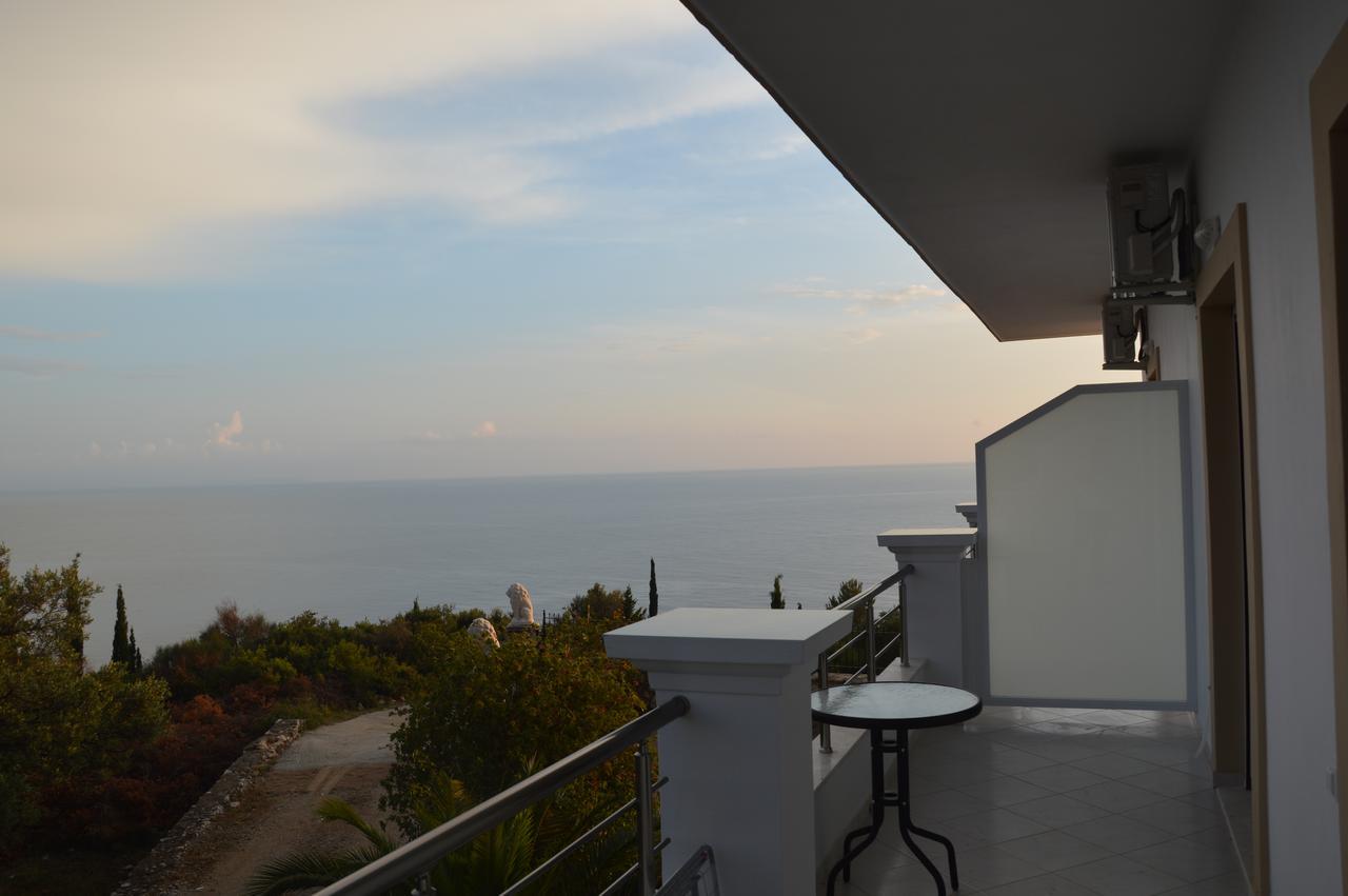 Mihalis Apartments Himarë Dış mekan fotoğraf