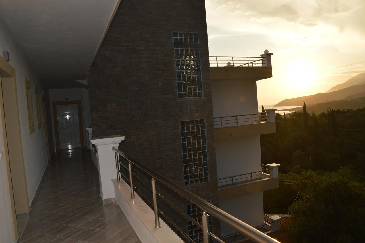 Mihalis Apartments Himarë Dış mekan fotoğraf