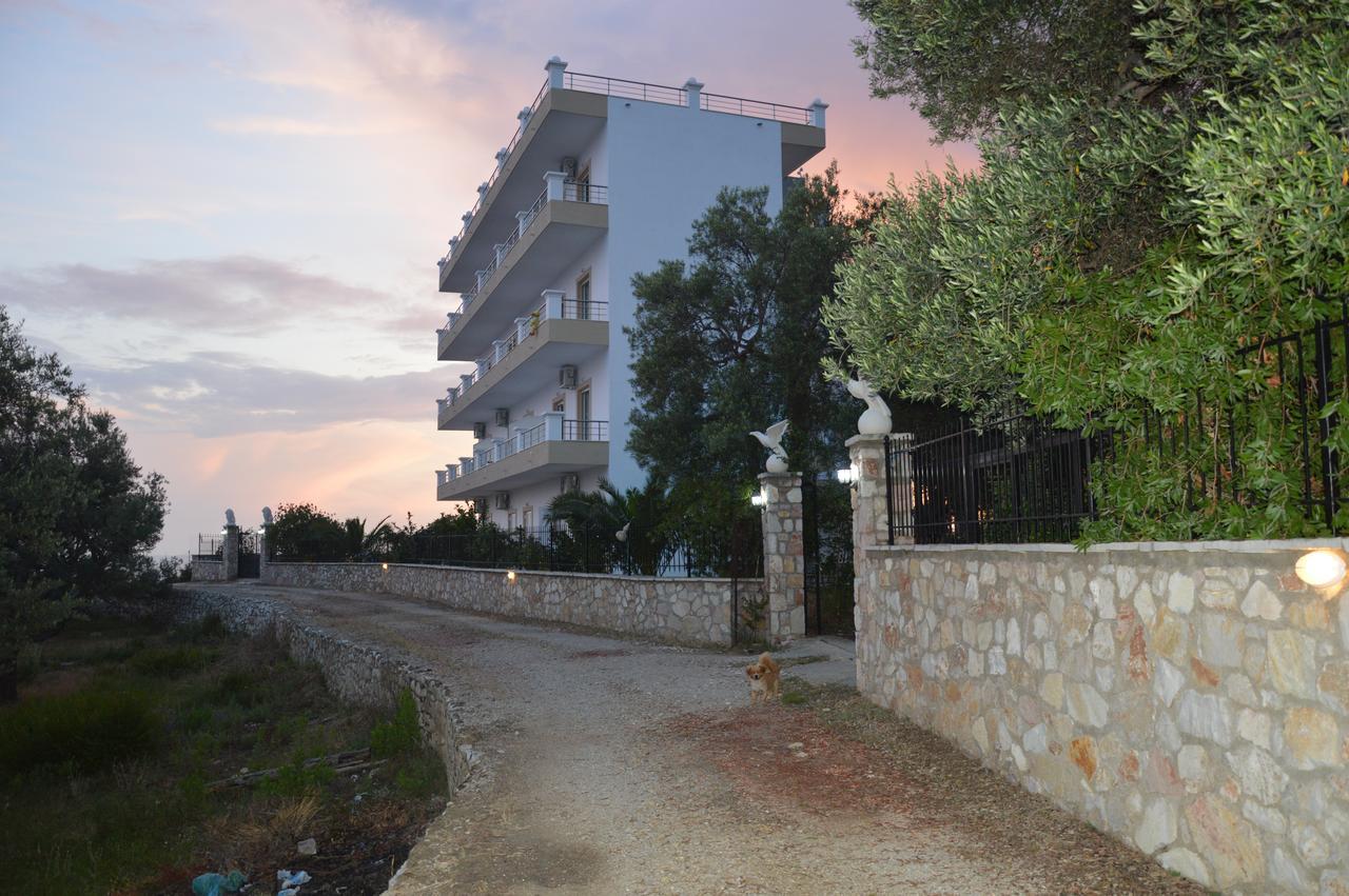 Mihalis Apartments Himarë Dış mekan fotoğraf