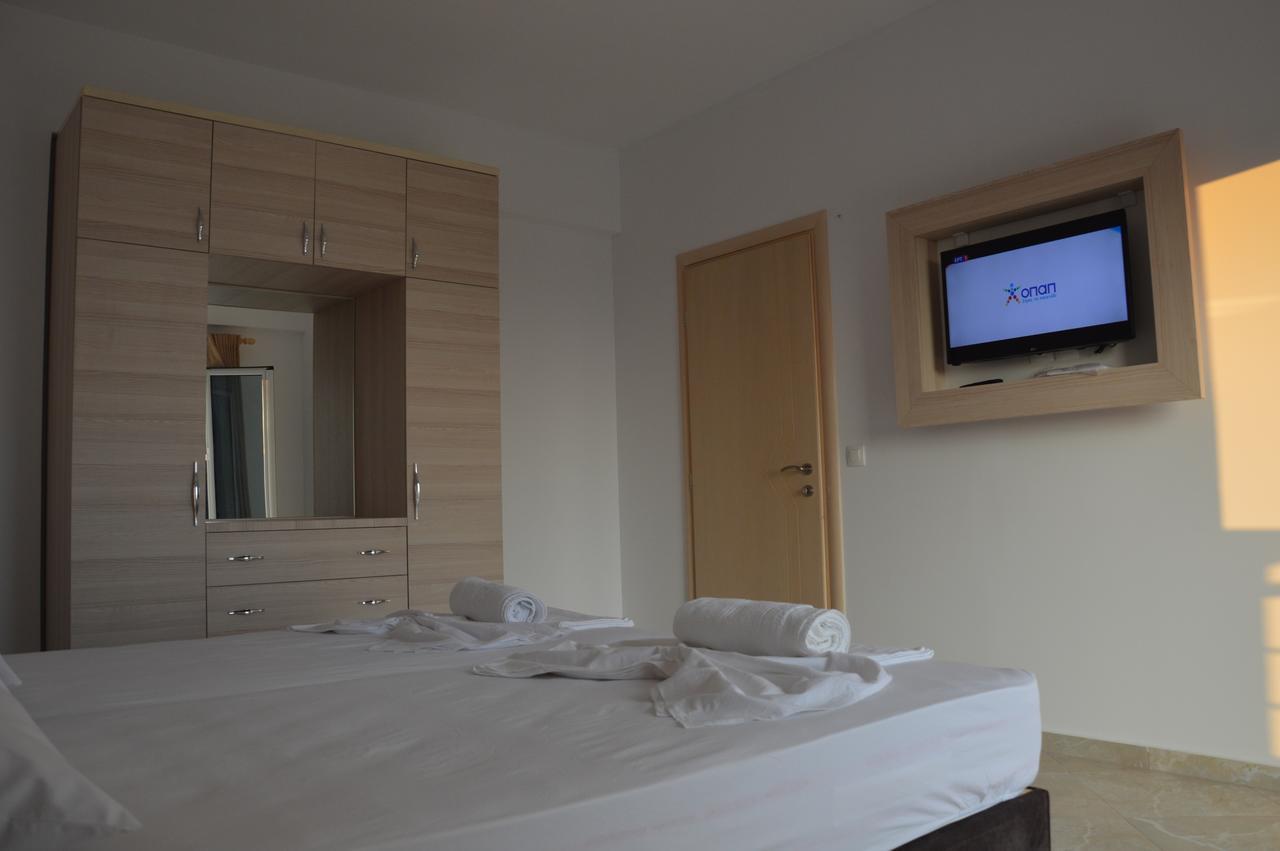 Mihalis Apartments Himarë Dış mekan fotoğraf