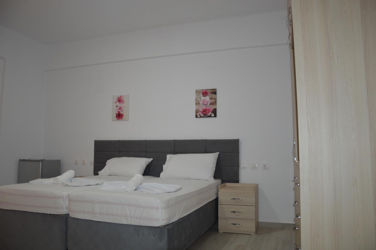 Mihalis Apartments Himarë Dış mekan fotoğraf