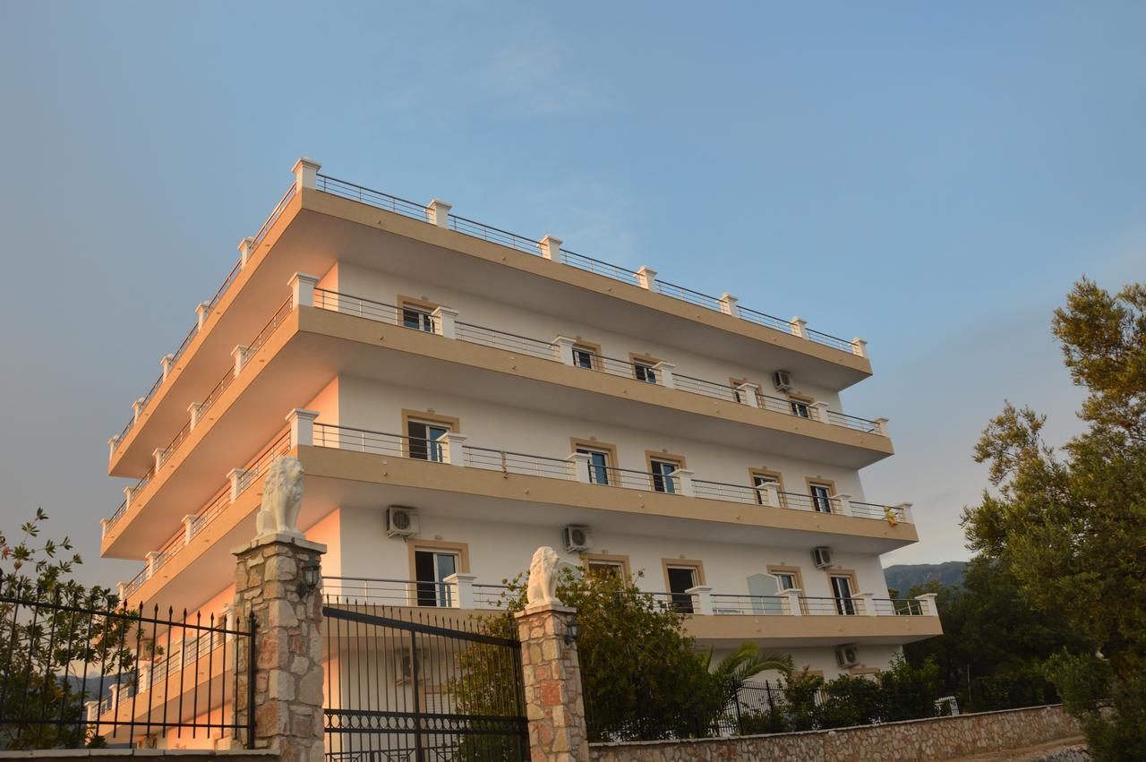 Mihalis Apartments Himarë Dış mekan fotoğraf