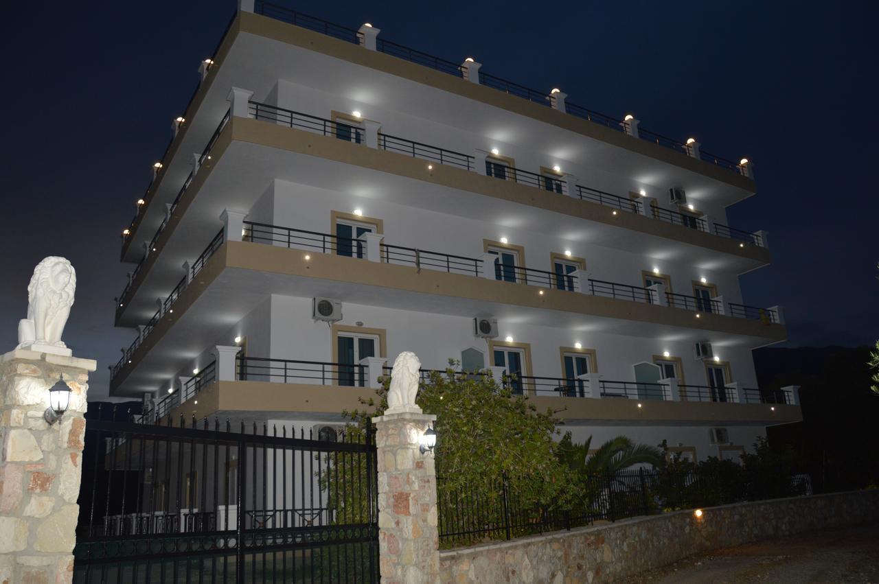 Mihalis Apartments Himarë Dış mekan fotoğraf