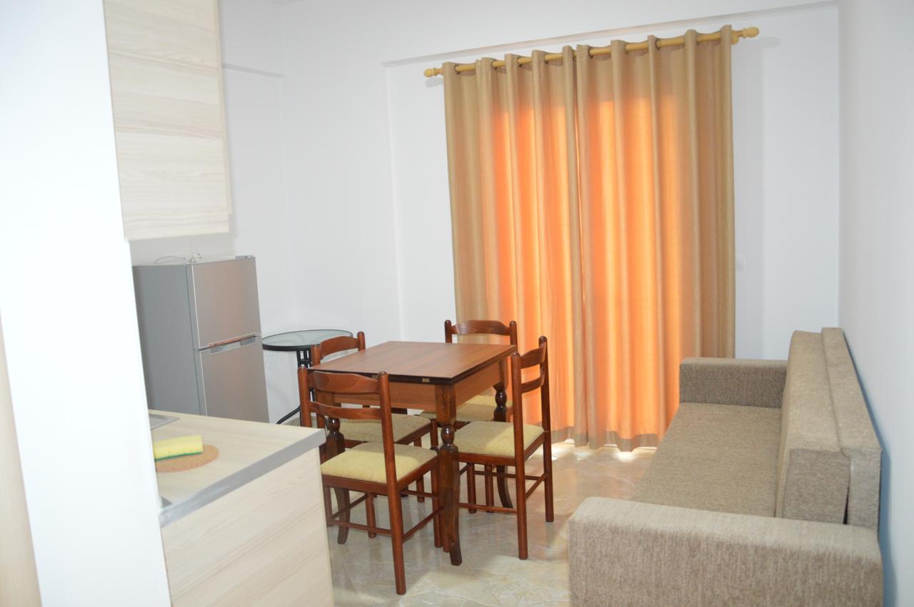 Mihalis Apartments Himarë Dış mekan fotoğraf