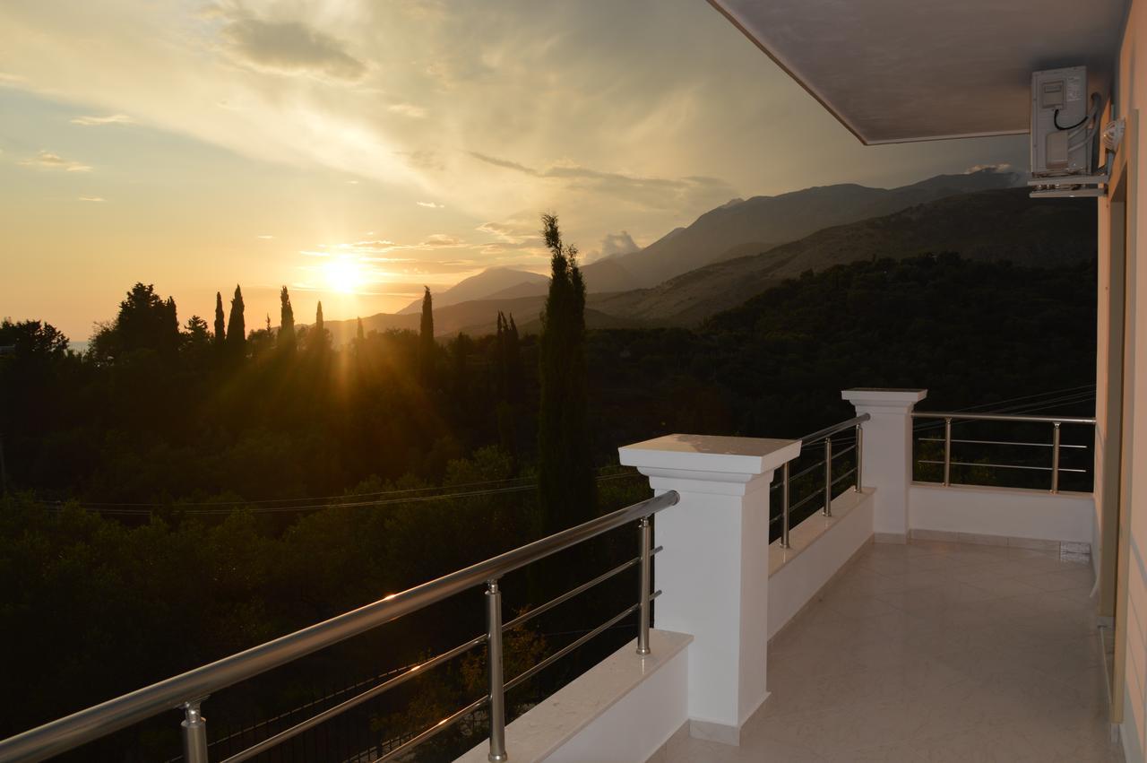 Mihalis Apartments Himarë Dış mekan fotoğraf