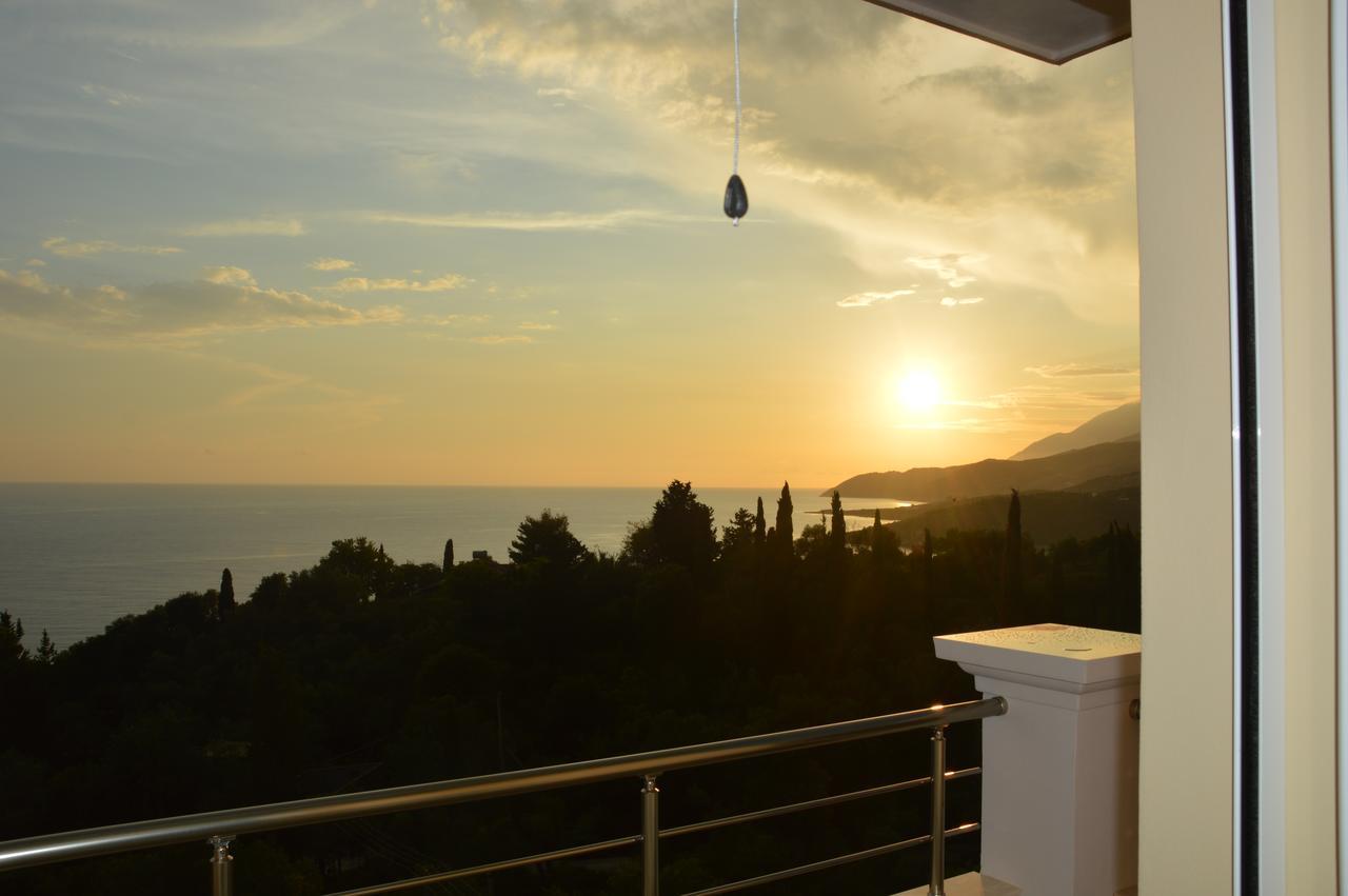 Mihalis Apartments Himarë Dış mekan fotoğraf