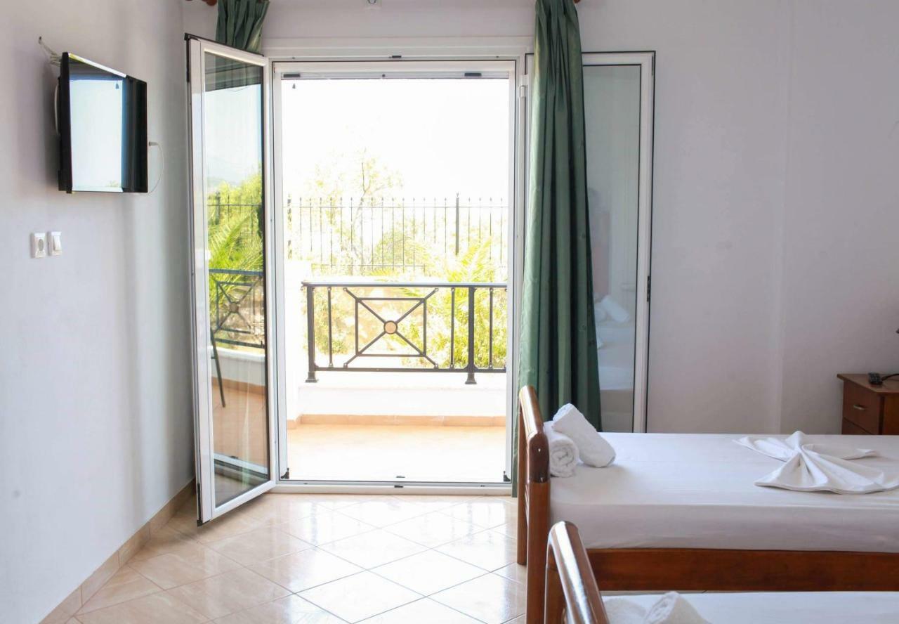 Mihalis Apartments Himarë Dış mekan fotoğraf