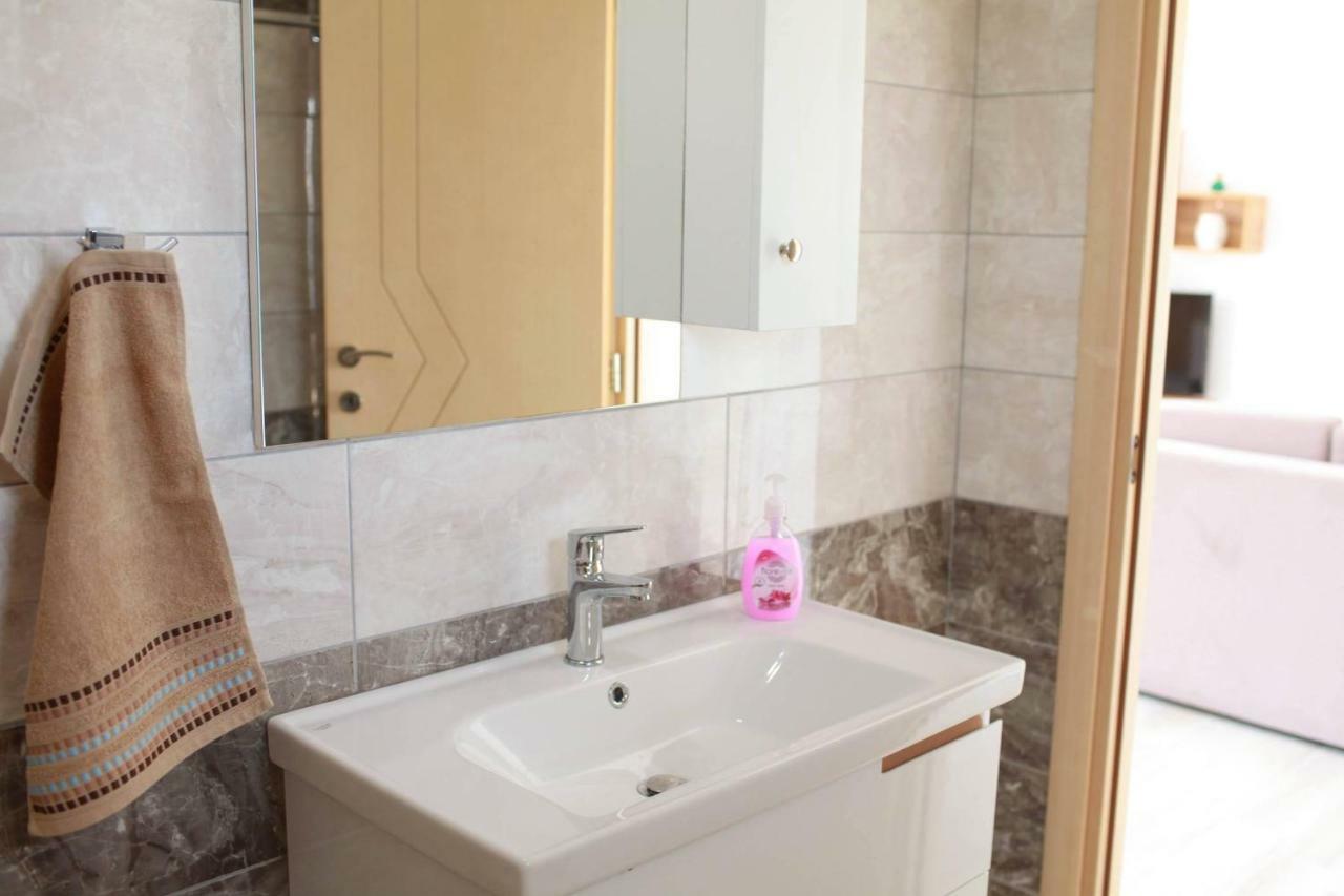 Mihalis Apartments Himarë Dış mekan fotoğraf