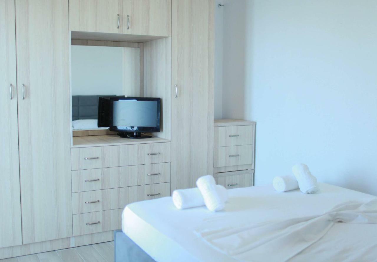 Mihalis Apartments Himarë Dış mekan fotoğraf