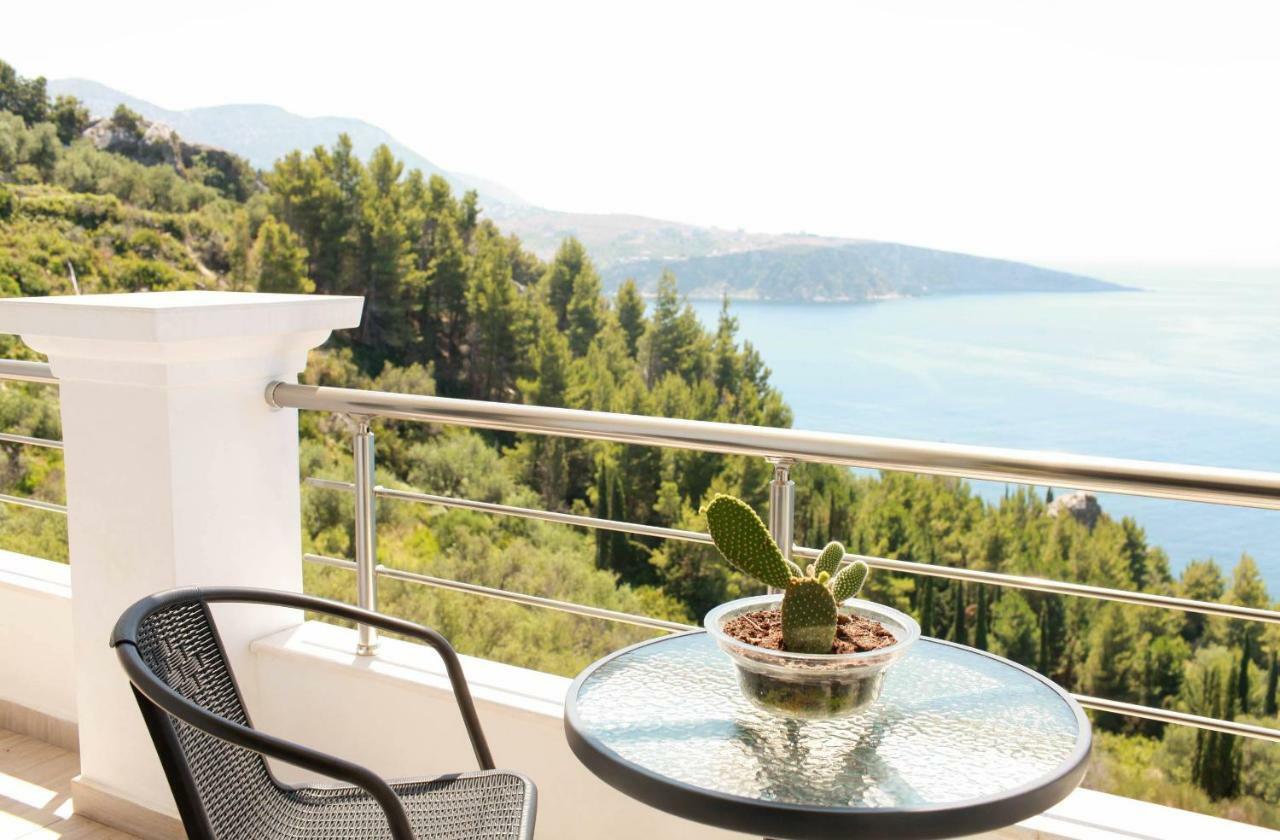 Mihalis Apartments Himarë Dış mekan fotoğraf