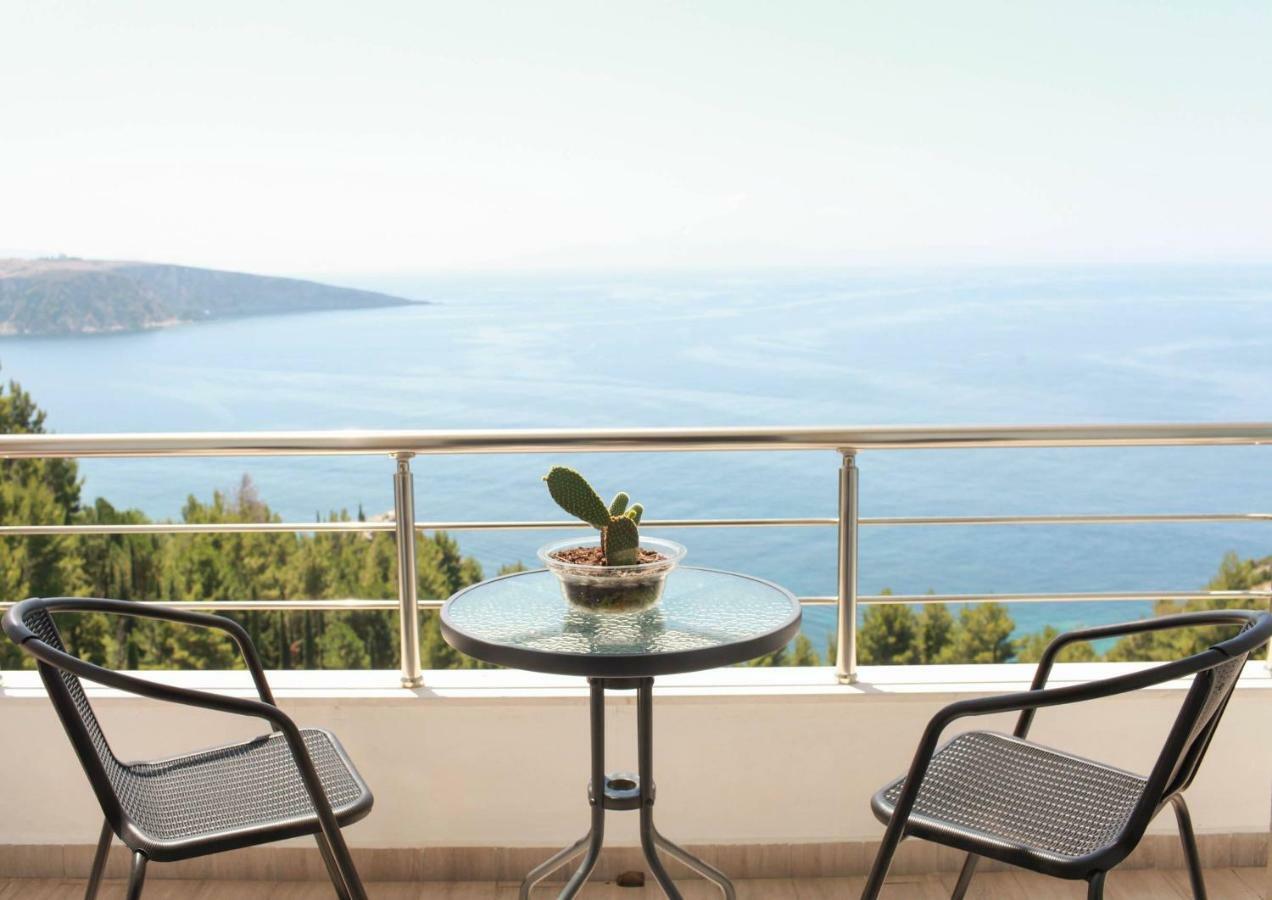 Mihalis Apartments Himarë Dış mekan fotoğraf